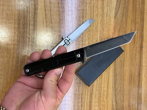 چاقو تاشوی جیبی تانتو Tanto مدل D2