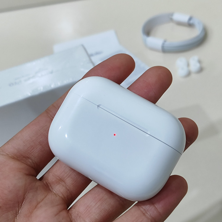 ایرپاد پرو اپل Airpods pro گارانتی 12 ماهه سبز اماراتی