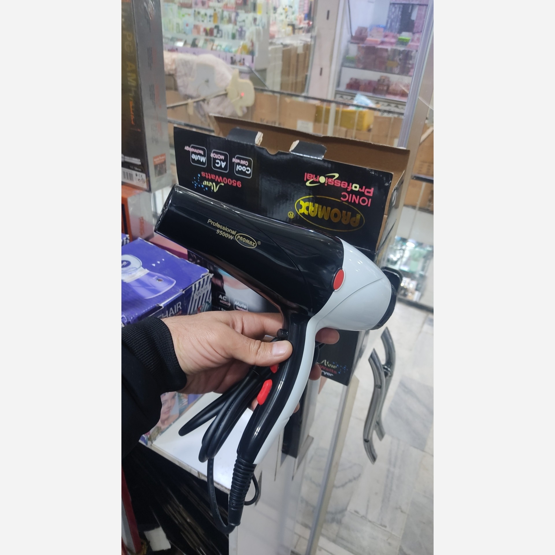 سشوار پرومکس 8351با سیستم لیزری برای پیازچه مو