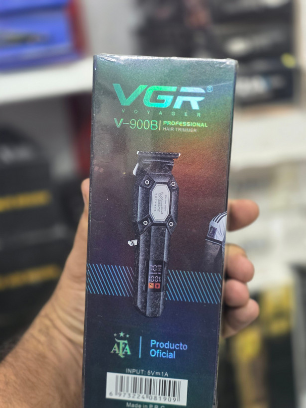 خط زن شارژی VGR V-900B با موتور ۷۰۰۰ دور در دقیقه، نمایشگر LED و چهار شانه اصلاح